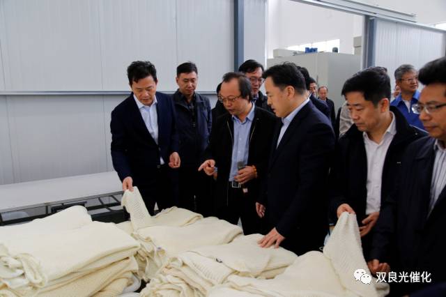江陰市委書記走進(jìn)<a href=http://m.massivesupply.com target=_blank class=infotextkey>雙良</a><a href=http://m.massivesupply.com target=_blank class=infotextkey>新型光催化</a>