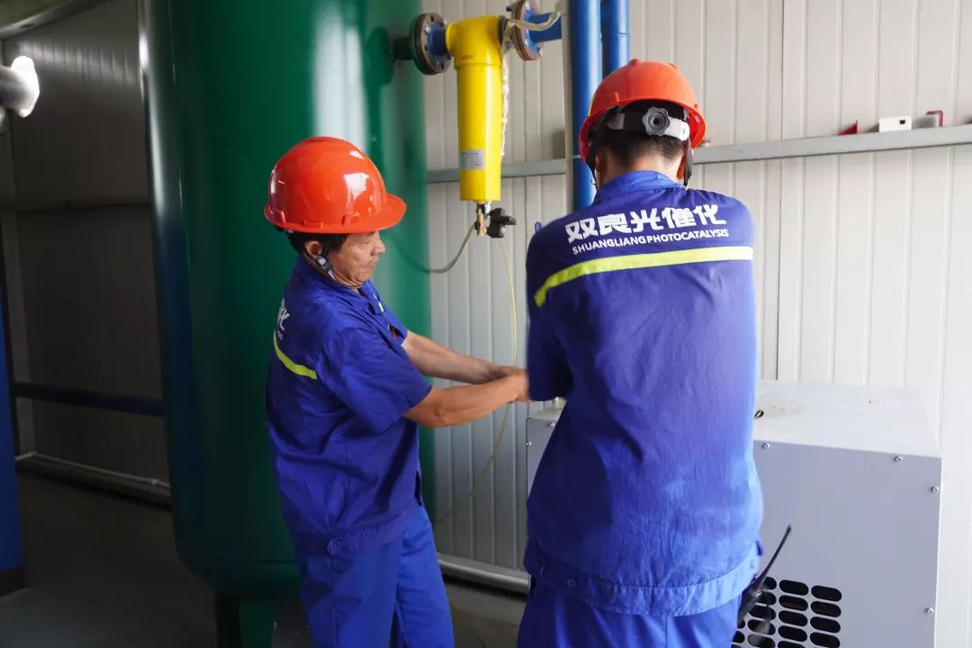 【<a href=http://m.massivesupply.com target=_blank class=infotextkey>雙良</a><a href=http://m.massivesupply.com target=_blank class=infotextkey>新型光催化</a>】“堅(jiān)守”在汗水中閃光