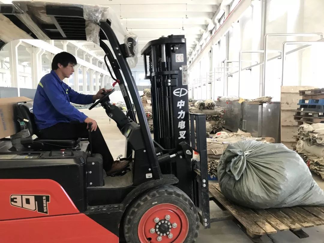 【<a href=http://m.massivesupply.com target=_blank class=infotextkey>雙良</a><a href=http://m.massivesupply.com target=_blank class=infotextkey>新型光催化</a>】“堅(jiān)守”在汗水中閃光