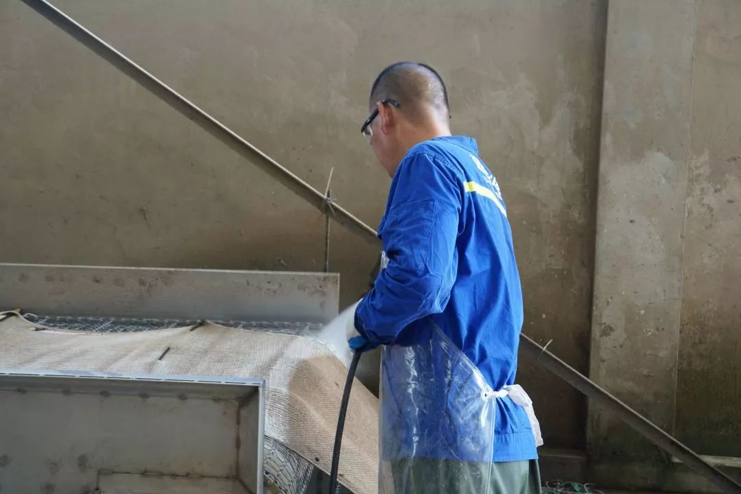 【<a href=http://m.massivesupply.com target=_blank class=infotextkey>雙良</a><a href=http://m.massivesupply.com target=_blank class=infotextkey>新型光催化</a>】“堅(jiān)守”在汗水中閃光