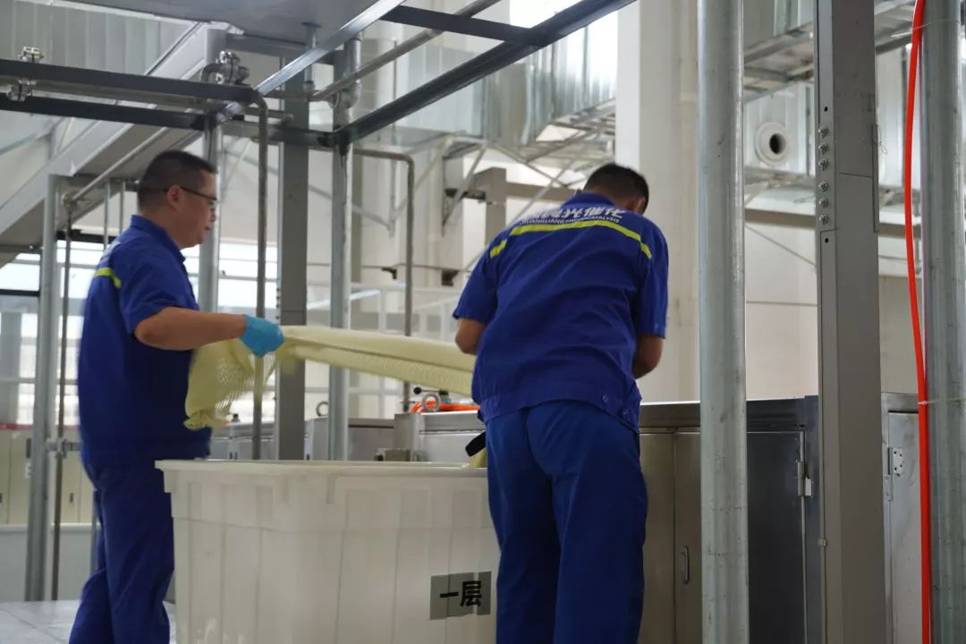 【<a href=http://m.massivesupply.com target=_blank class=infotextkey>雙良</a><a href=http://m.massivesupply.com target=_blank class=infotextkey>新型光催化</a>】“堅(jiān)守”在汗水中閃光