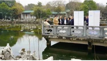 整合安排城市黑臭水體治理、水源地保護(hù)、打擊“洋垃圾”進(jìn)口